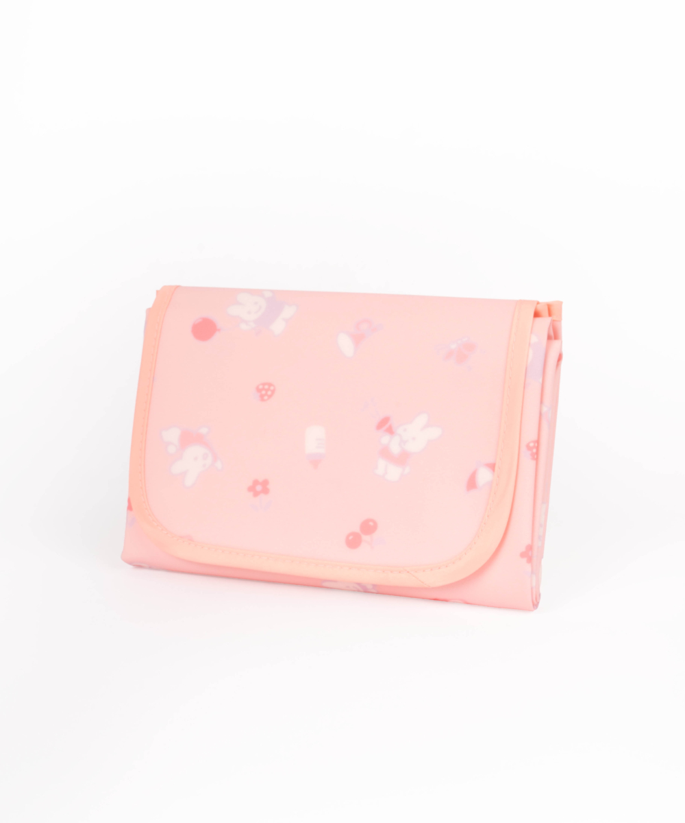 即日起至2月20日於BB展及萬寧/百佳/屈臣氏的網店買滿一箱(4包)First Premium,更免費送Merries嬰兒換片墊。