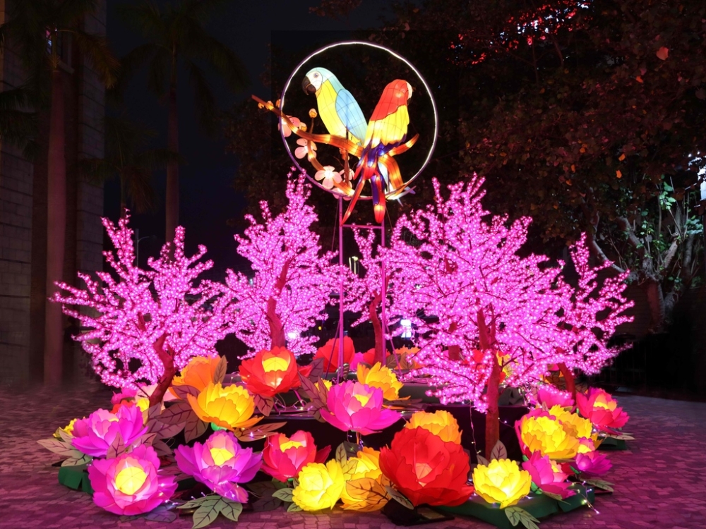 心舉辦的「春節綵燈展」及「元宵綵燈會」，展出本地紮作師傅各式各樣精美綵燈。