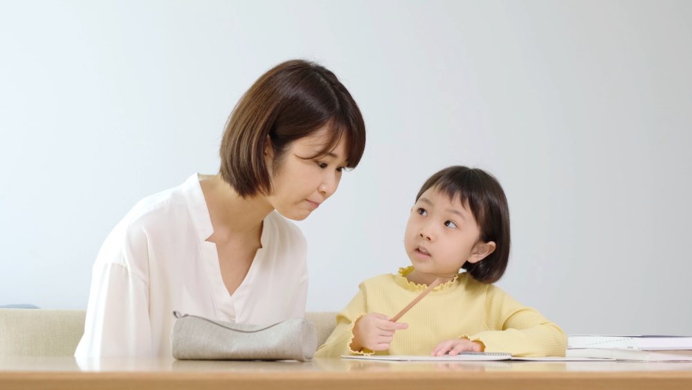 媽媽不希望自己的孩子養成貪小便宜的習慣，也常常教導孩子不能「理所當然收別人東西」