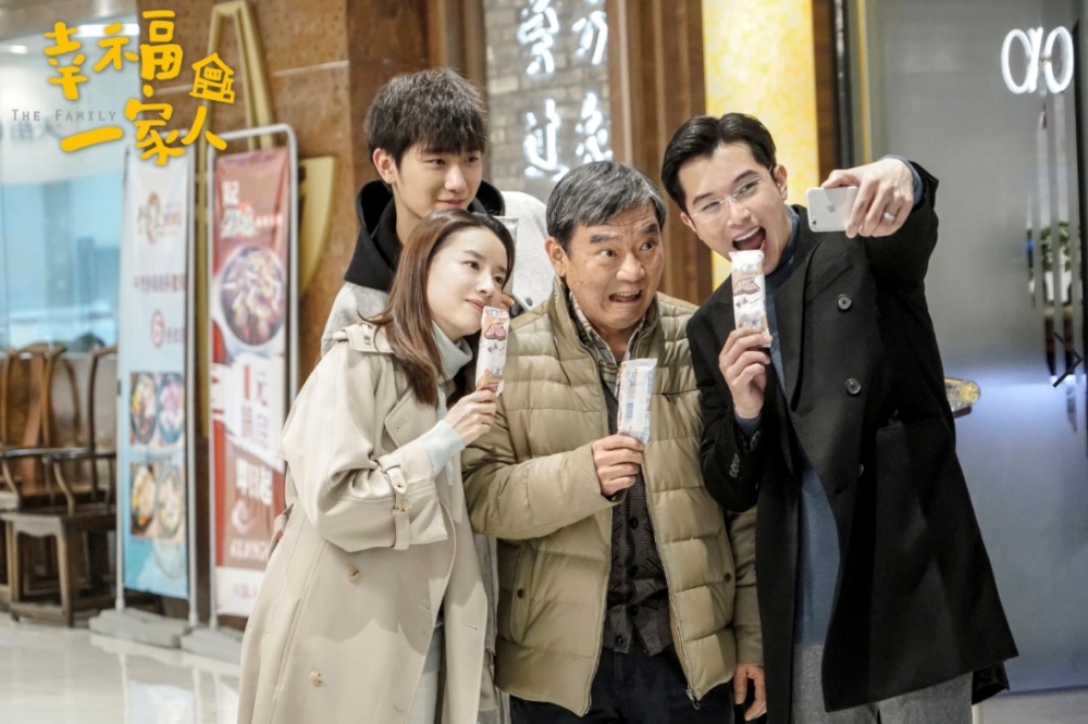 元宵夜長輩收到祝福語笑得比湯圓還甜，幸福感爆棚！