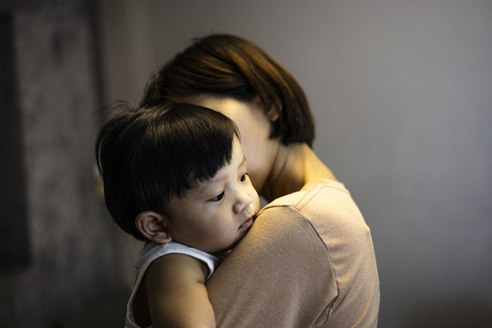 即使在孩子生病時，他也完全不想要媽媽陪伴；陪孩子做手工也被孩子嫌棄