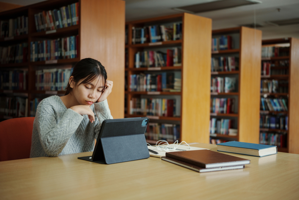 這趟旅行爸媽完全沒有給她留錢，也沒有買任何禮物給她，更沒分享這段時間發生的事，彷彿她根本不在這個家裡
