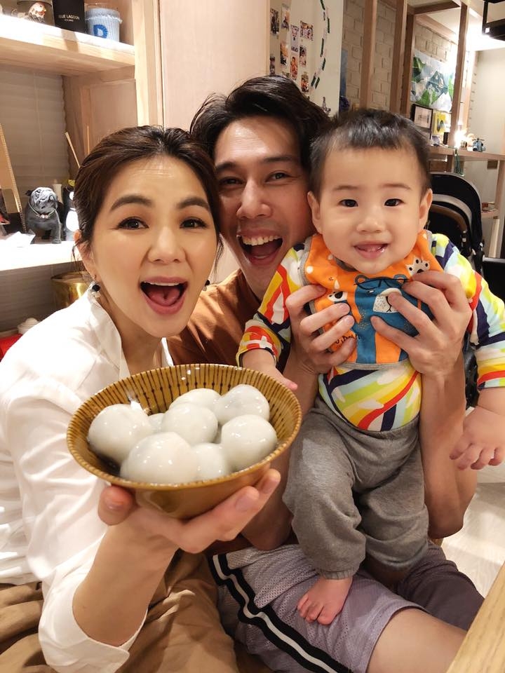 元宵節吃湯圓，寓意著「團圓」與「圓滿」，希望新的一年順順利利、家庭和樂。