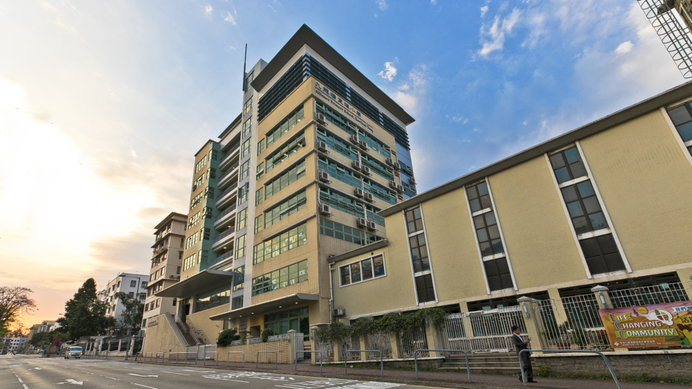 九龍塘宣道小學是香港的一所非牟利私立全日制小學,亦是香港九龍塘基督教中華宣道會屬下的小學