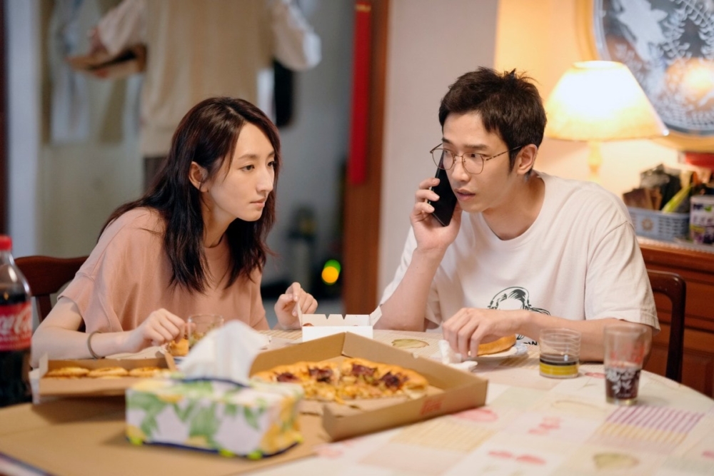 《童話故事下集》以幽默溫馨的方式,將經典童話與現代生活結合,既有夫妻關係,又要婆媳問題