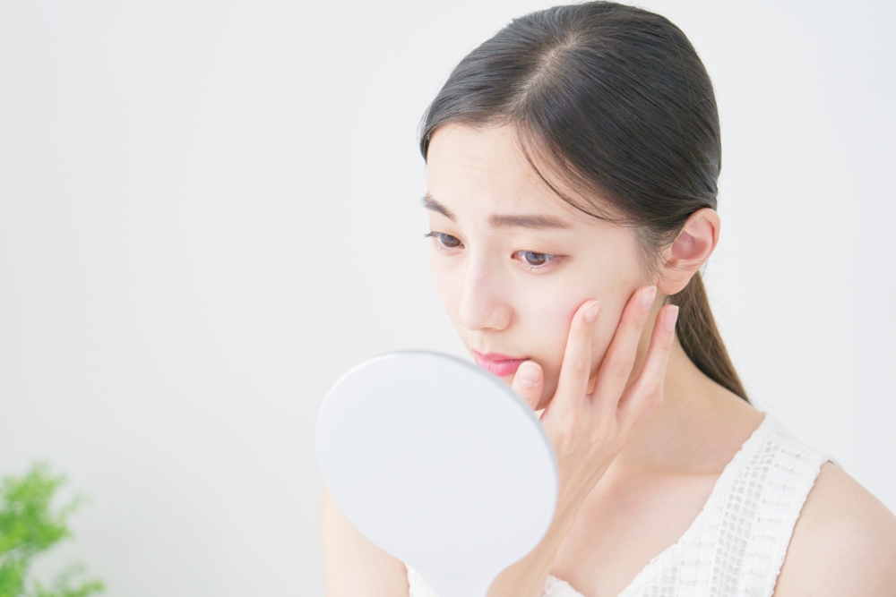 女性的皮膚通常在25歲左右就開始進入老化階段，但症狀不太明顯。