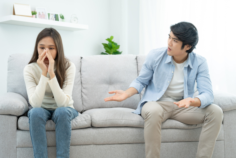 丈夫:「你們母子倆就是一樣的!愛賴床、做事拖拖拉拉,這種人一輩子都不會成功!你看看我,成功人士都是早起的」