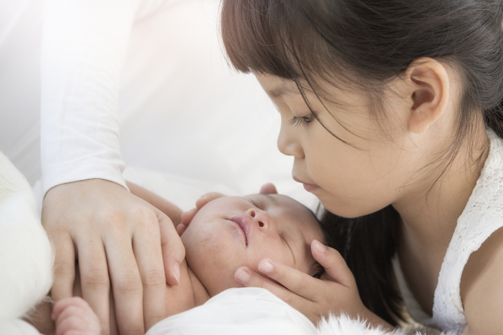 女兒滿心期待著弟弟的到來,幻想著未來可以一起玩耍,一起成長