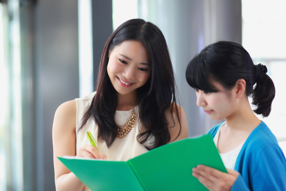 香港提供12年免費教育，讓每位學生都能有機會繼續學習，並在高中階段選擇自己擅長的科目