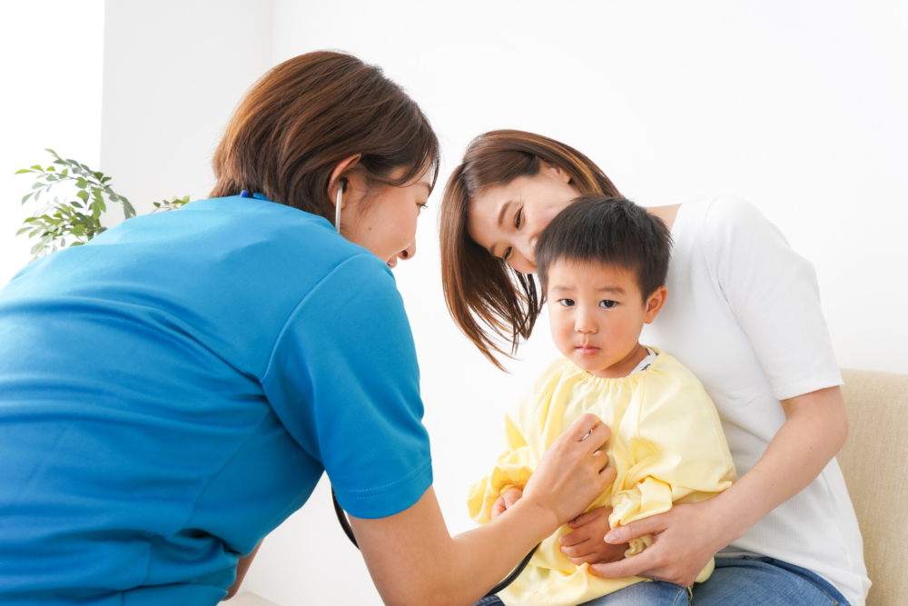 帶兒子去看醫生，醫生表示一切正常