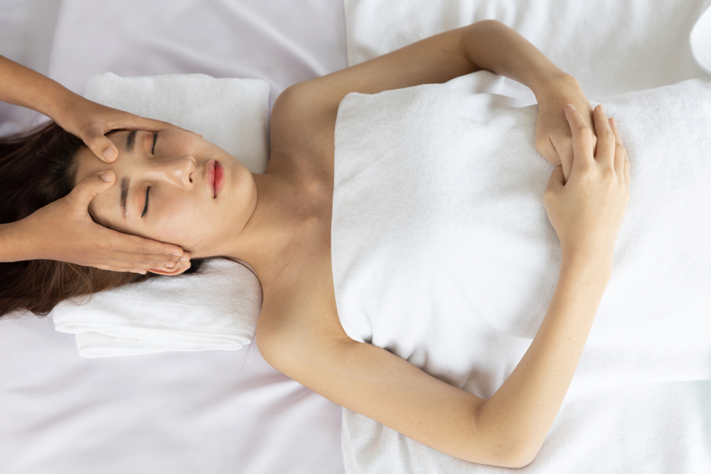 按摩可以幫助淡化抬頭紋！