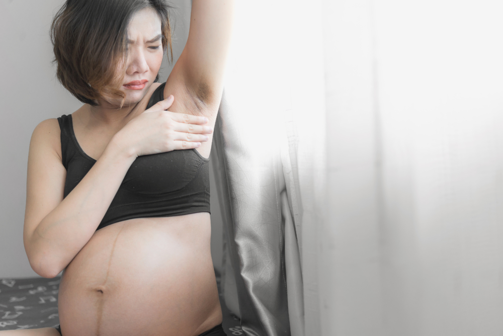 一些部位的皮膚容易變黑變暗，常見的部位包括膝蓋、手肘、腋下、鼠蹊部（大腿內側）、頸部等。