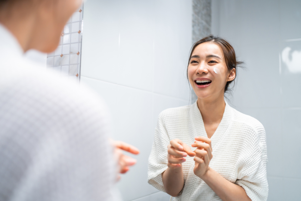 乳液正確用法謹記簡單3步驟：清潔後打底、取適量乳液塗抹及輕柔塗抹/按摩。