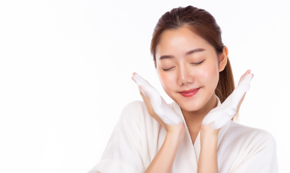 去角質就像幫肌膚「大掃除」，將肌膚表面的老廢角質清除乾淨，讓肌膚可以重新呼吸！