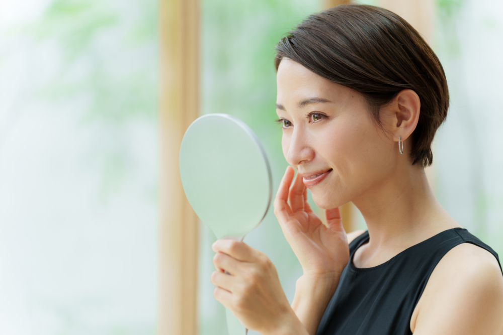 過高濃度的美白成分可能超出皮膚耐受度，引發乾燥、脫皮或過敏，反而破壞美白效果。