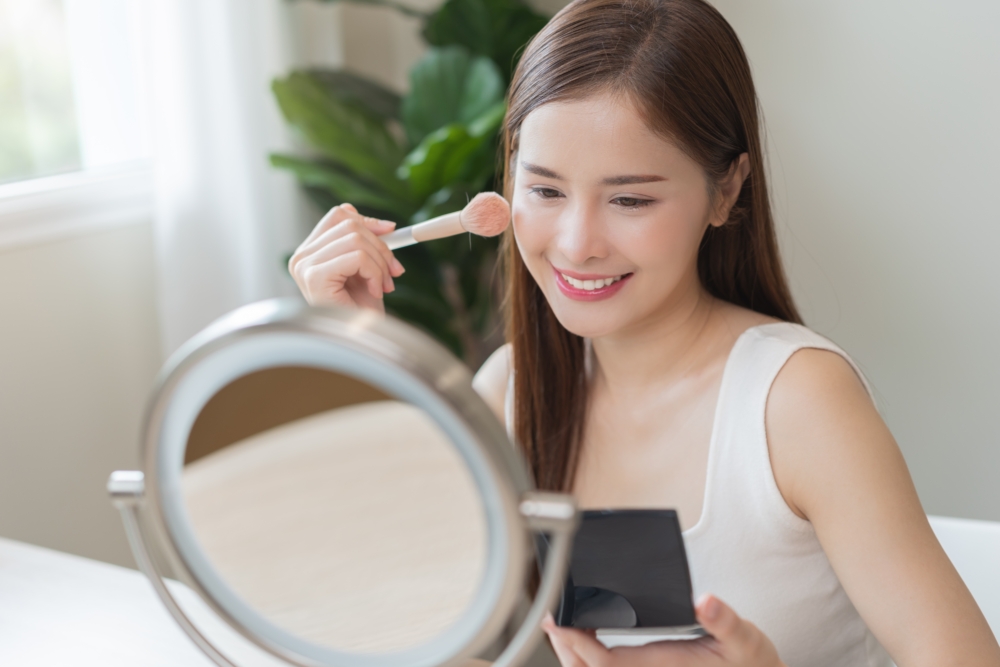 用提亮妝容快速打造透亮膚色，適合急需好氣色的時刻～