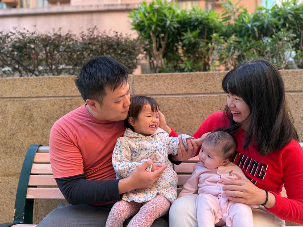 Dazza與太太和兩個女兒,今次將以人生角色規劃的角度,分享他對於「媽媽」這個角色的看法