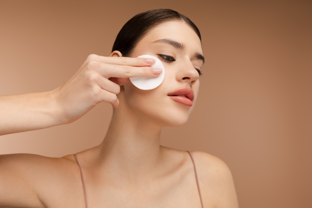 對於孕媽咪而言，成分溫和的卸妝液更適合