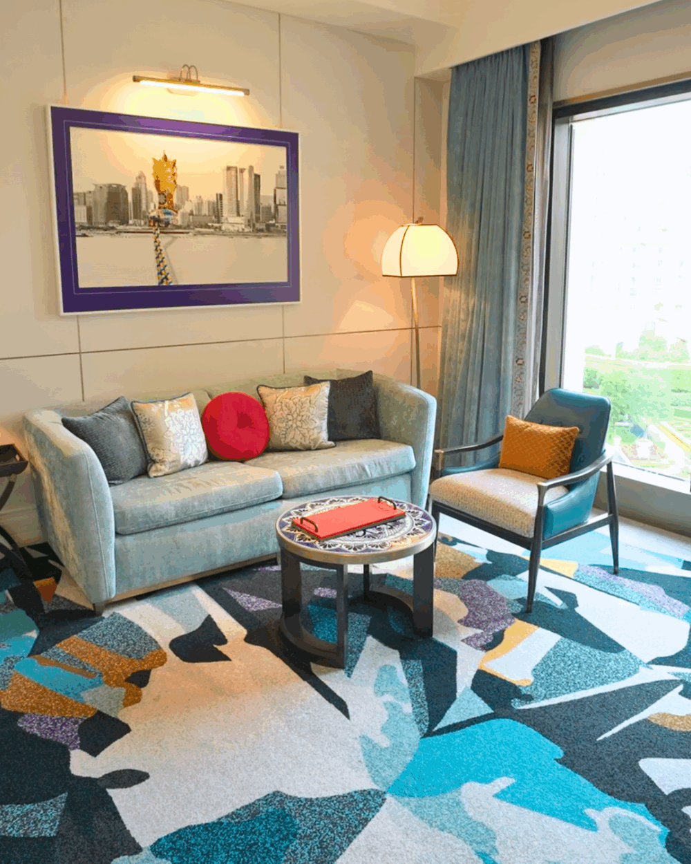 仲可以望住窗外嘅醉人景色!