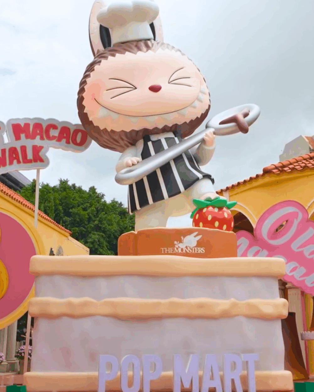 LABUBU裝置有成7米高,打卡必到!