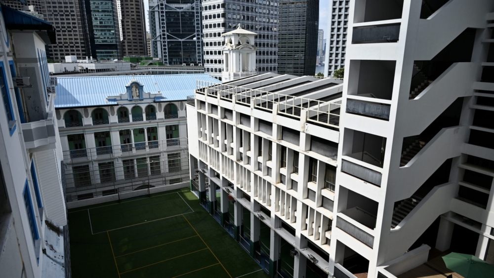 聖若瑟書院是位處於中西區的一所資助中學。學校是一間天主教的男校