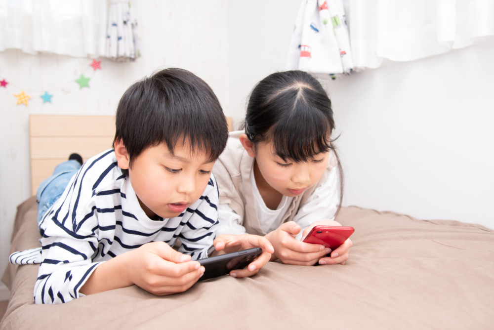 在這個智慧型手機普及的年代,許多孩子在小學甚至幼稚園階段就已經開始使用手機