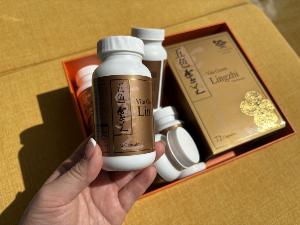 服用維特健靈的「五色靈芝」 不僅精神狀態顯著提升、不易生病,容貌亦不再那麼憔悴,重拾健康氣色 。