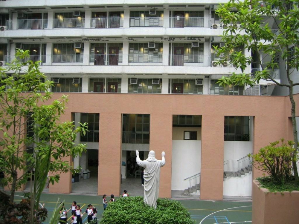 嘉諾撒聖心學校是中西區名牌小學之一，隸屬11校網。