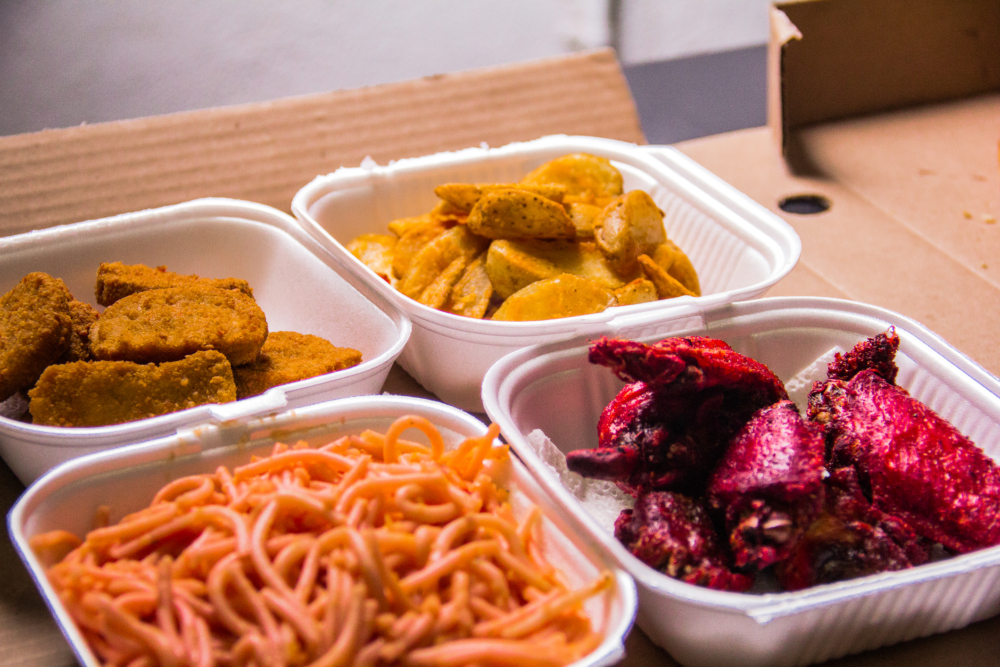 這些化學物質之所以難以避免,是因為塑膠幾乎充斥在孩子生活的每個細節裡