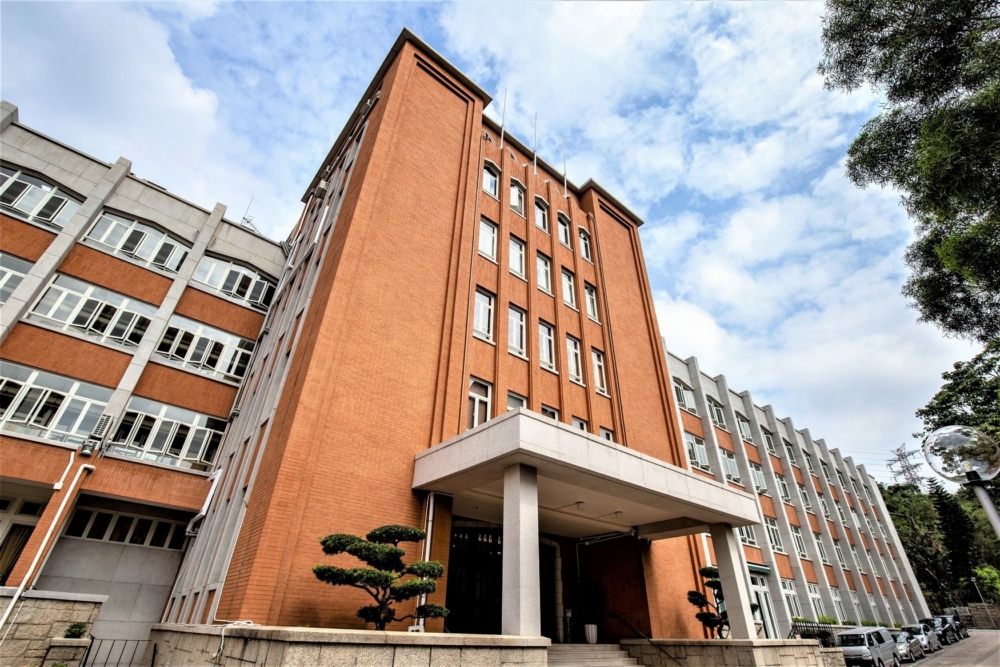 德望學校是著名直資學校