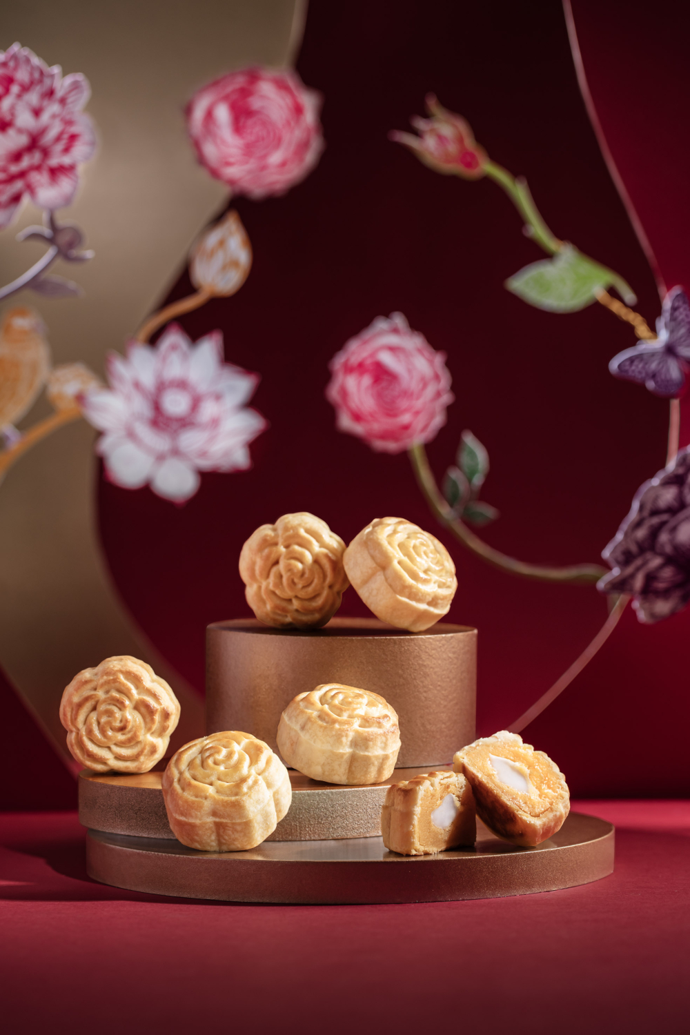 金黃酥脆的牛油曲奇餅皮，裹著醇厚鹹蛋奶皇與煙韌麻糬，鹹甜交織、層次豐富，口感不膩