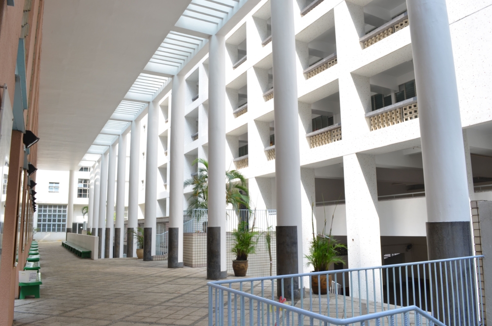 嘉諾撒聖心書院私立部位於港島中西區，同樣屬於老牌女子小學。