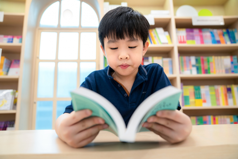 新學年開始後，兒子在評估測試中的表現仍然落後同齡人，因此再次被編入補讀小組