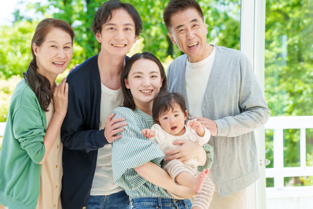 事主與家人一行五人遊日,搭地鐵時,因正常聲量交談及兒子用手機看影片發出聲音,而遭一名日本中年男子要求安靜