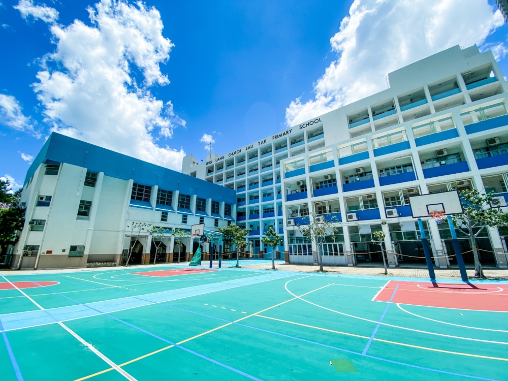 靈糧堂秀德小學位於東涌，屬98校網