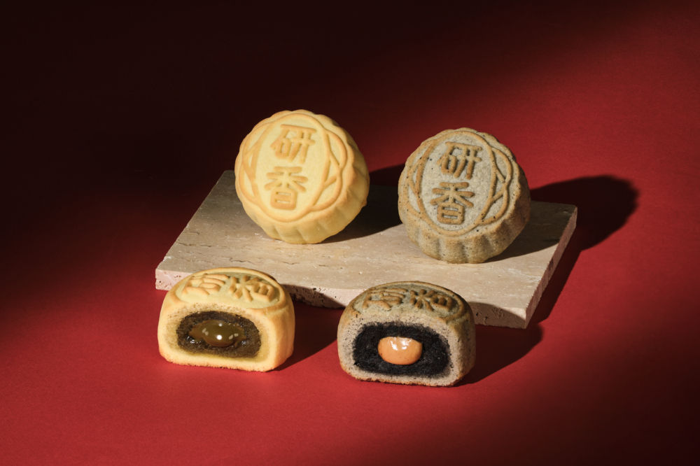 與本地甜品店「研香」合作，帶來經典流心開心果與全新黑芝麻流心腰果口味
