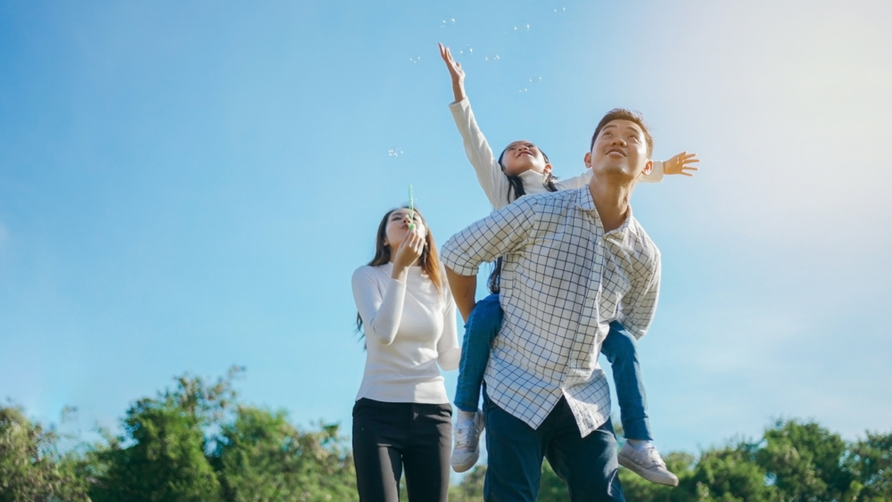 港怡醫院的專業醫護團隊全天候待命,確保您和家人在任何時候都能獲得最及時、妥善的照顧。這份保障,值得每個家庭收藏。