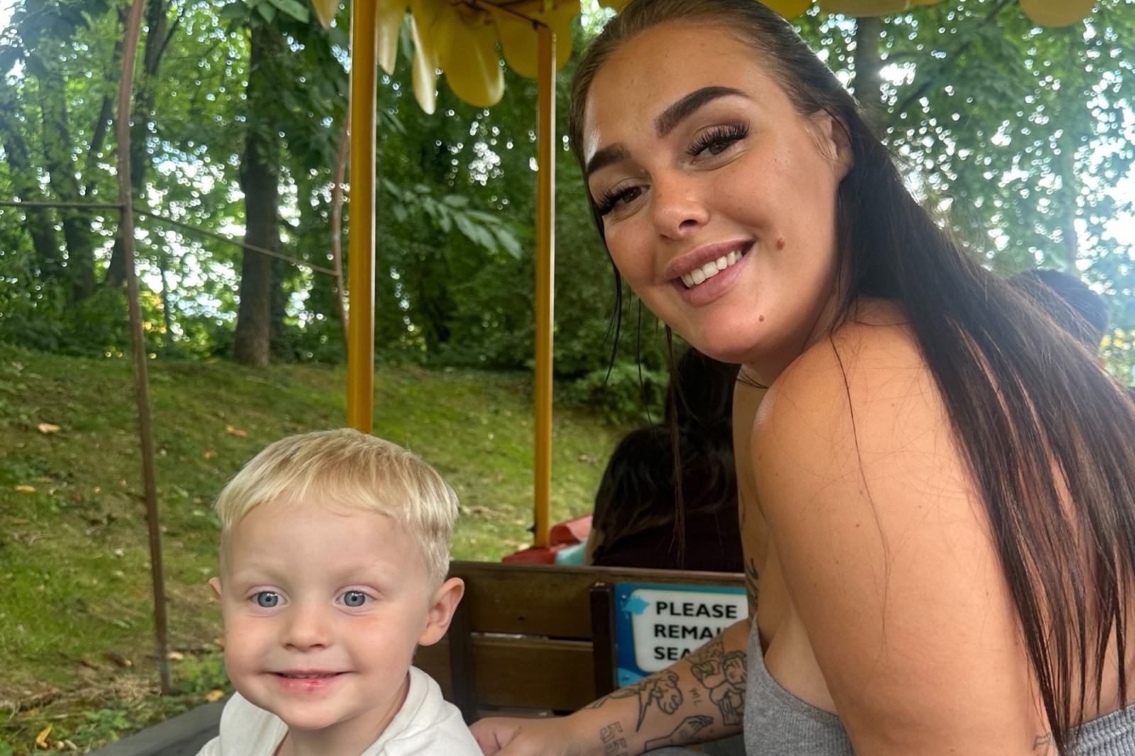 英國一位年輕媽媽Bella Firman卻意外找到了一個「冷靜開關」成功幫助2歲兒學會控制情緒