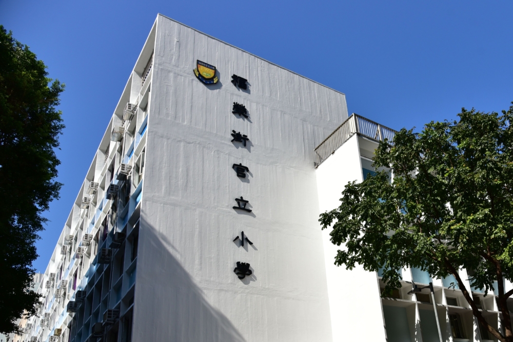 福榮街官立小學一年級全學年共三次進展性評估，不設考試；二至六年級全學年共三次考試。各級均會透過多元化的評估方法