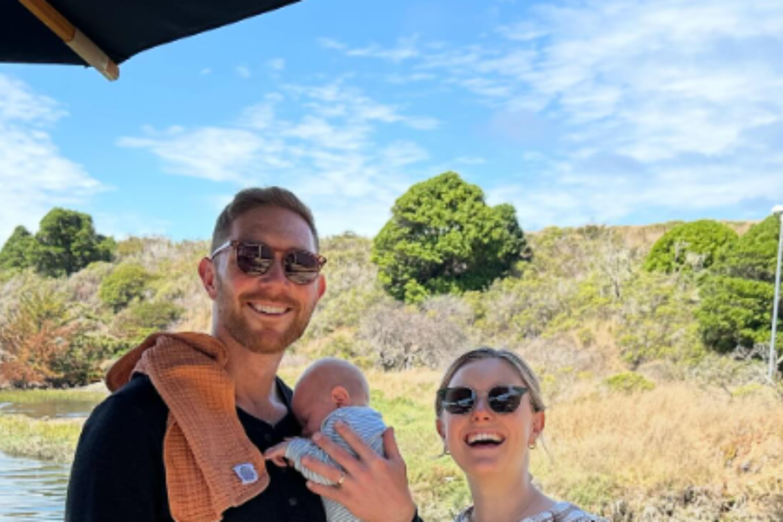 Caroline Dickens，是一位專門研究懷孕與產後心理健康的臨床心理學家，同時也是兩個孩子的媽媽