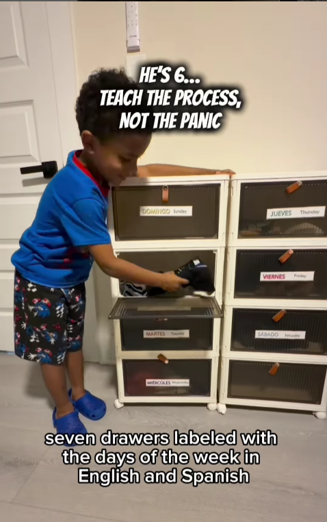 把洗好的衣服摺好收好，然後再把一周的穿搭逐日放進特製的七層抽屜衣櫃裡，每一層都標示著星期幾，還有英、西雙語標籤