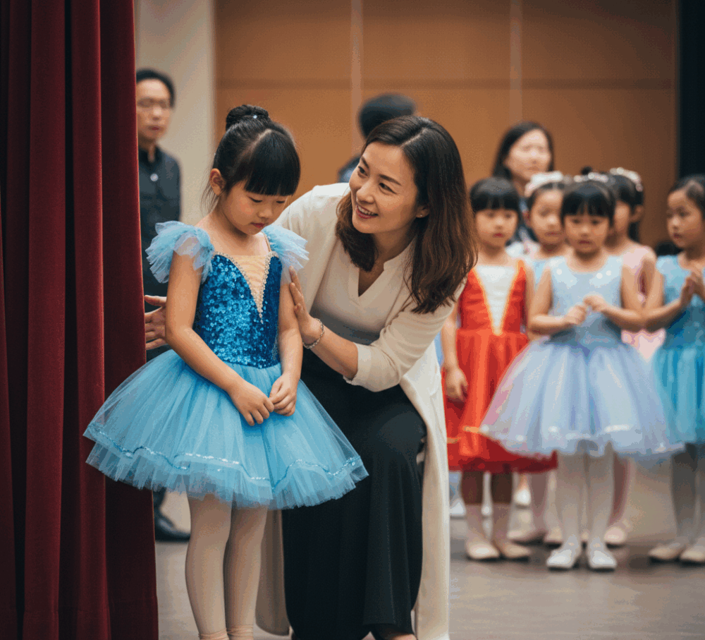 當孩子懷疑自己的能力時，家長給予的鼓勵和支持能夠讓孩子建立自信，勇於面對困難。