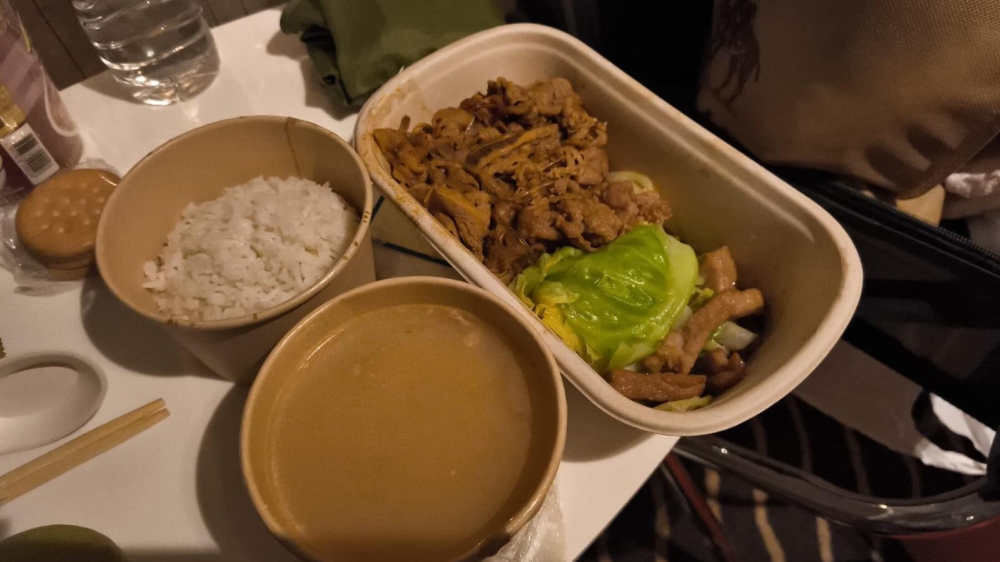 女兒最初擔心爸媽會因失去多年來的安樂窩而情緒低落，想不到父母反而比她更豁達