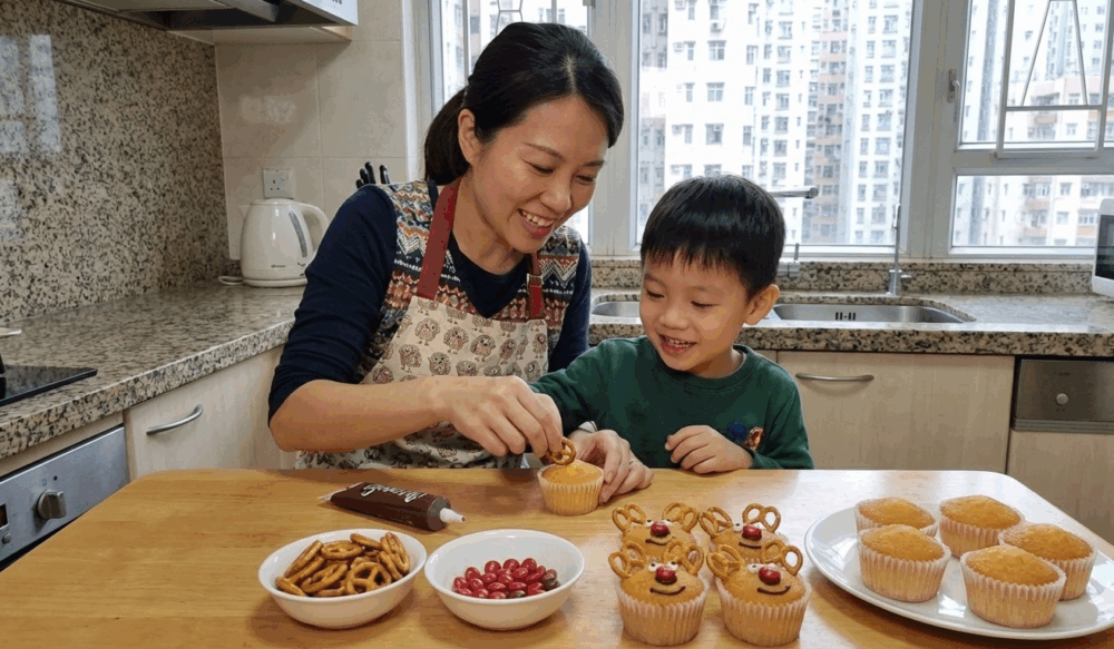 家長可以趁著聖誕與孩子製作小食。