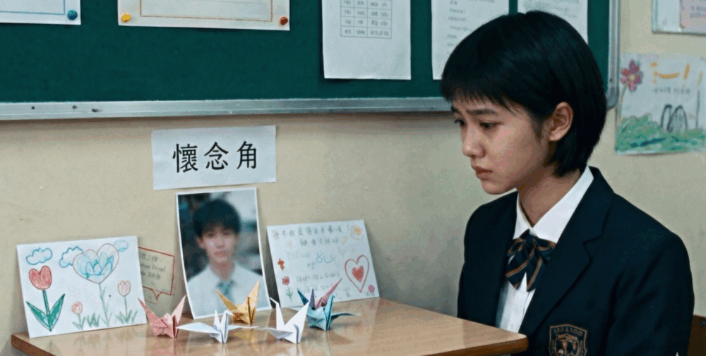 學校也可在課室內設置「懷念角」，讓同學放置照片、畫作或信件。