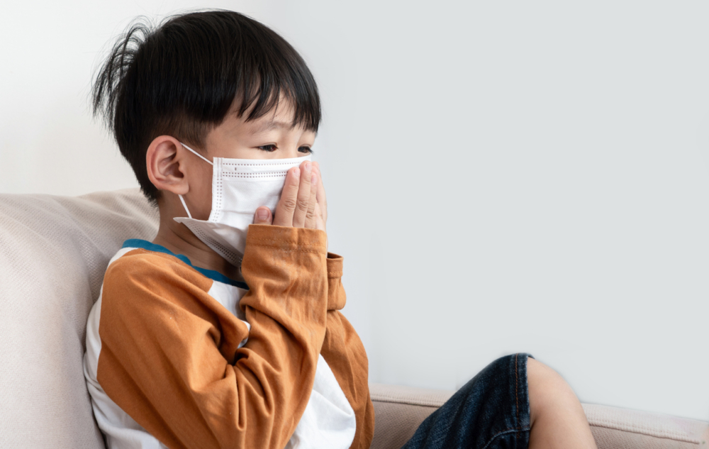 即使每天打掃,小朋友仍會半夜咳不停、鼻敏感發作,健康問題反覆出現,令人束手無策。