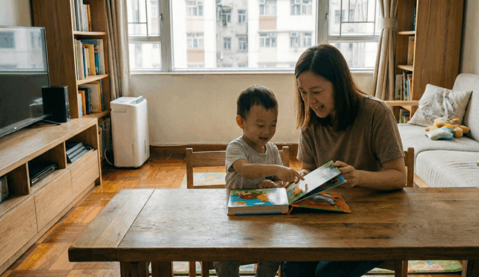 閱讀可以提升幼兒的理解能力，亦能增進親子感情。