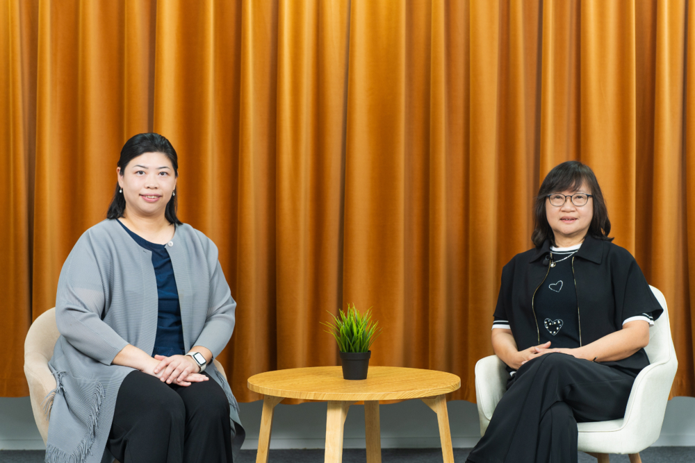 婦產科專科鄭美芝醫生(左) 婦產科專科張偉麗醫生(右)