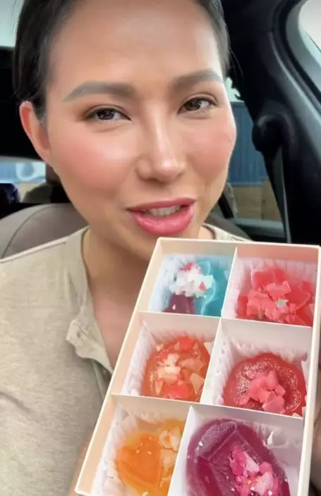 單親媽曾抱著才 5 周大的兒子，在沒有住所的情況下睡在車上