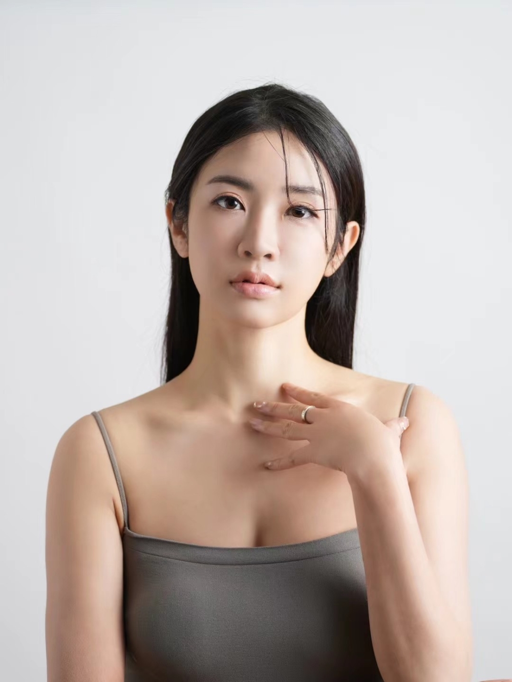 利穎怡由幕前主持變成新手媽媽～